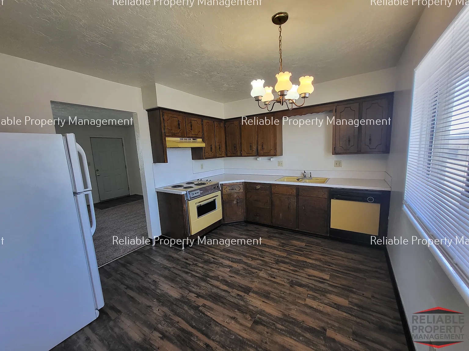 2 bed, $995 — Photo 3