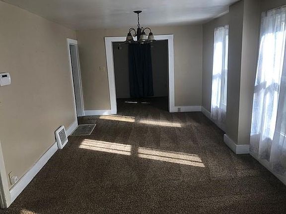 4th image of 905 1st Ave N