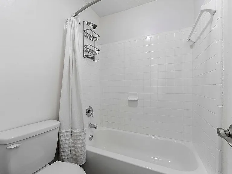 1318 Brockett Pl — Photo 20