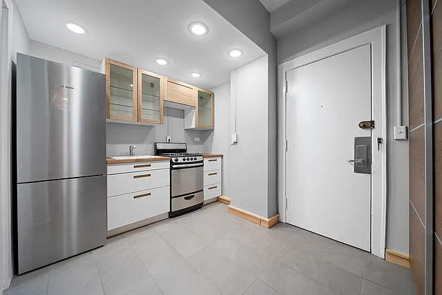 604 W Addison St #B3 — Photo 6