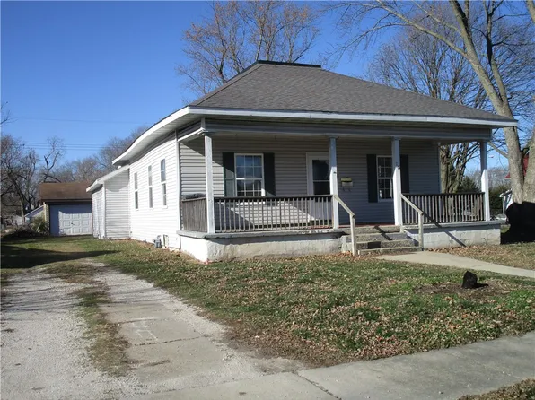 13 Franklin St, Pana, IL 62557