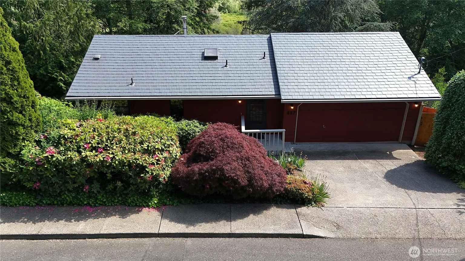 687 Hartman Street SE photo 1