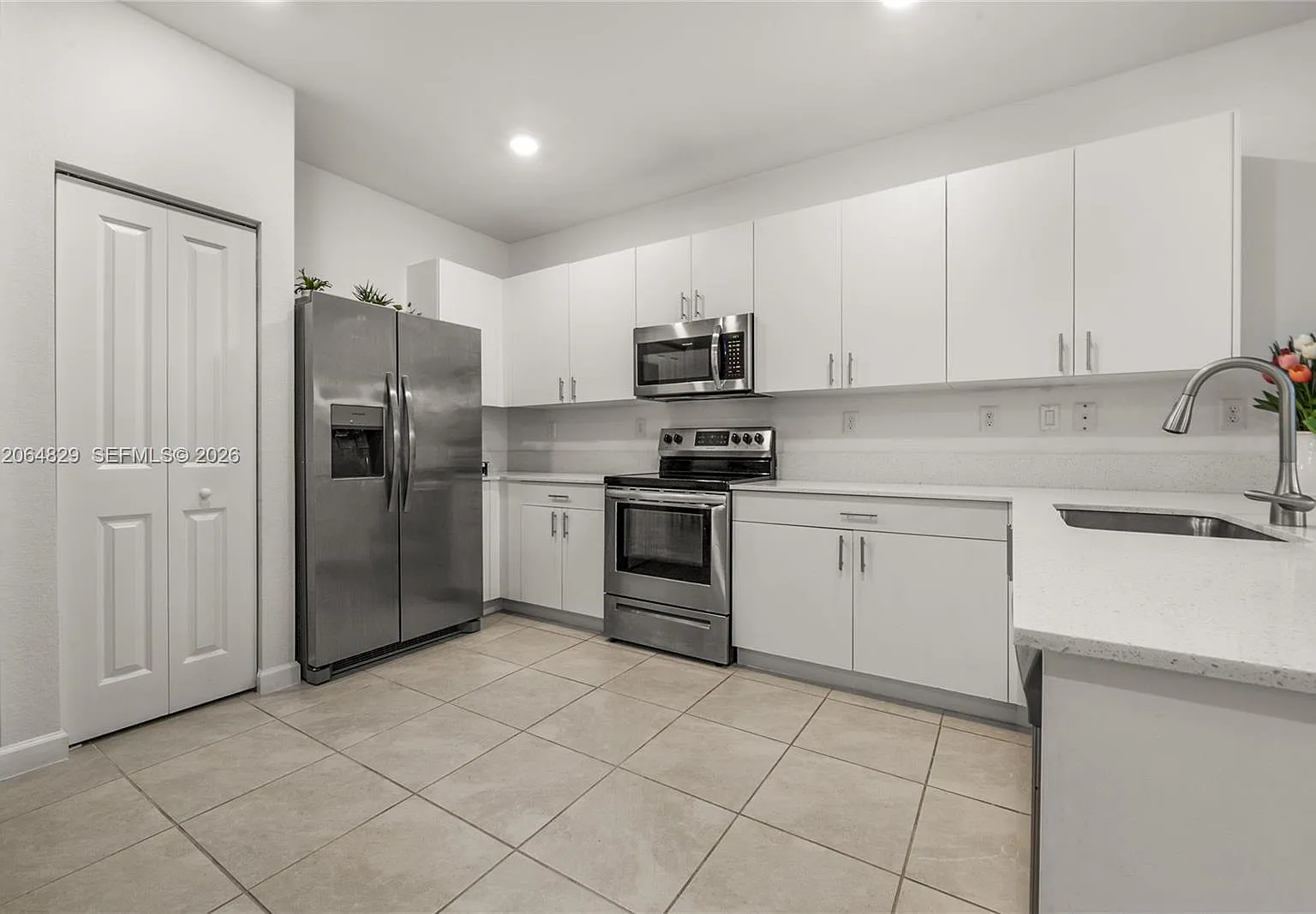 4 bed, 2.5 bath, 1820 sqft, $3,400 — Photo 2