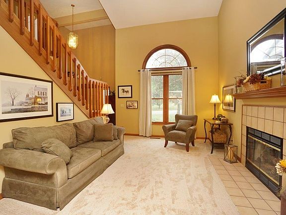 3rd image of 8947 Edgeridge Dr