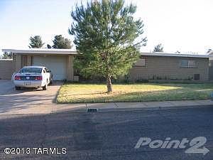 216 E 5th St 011
