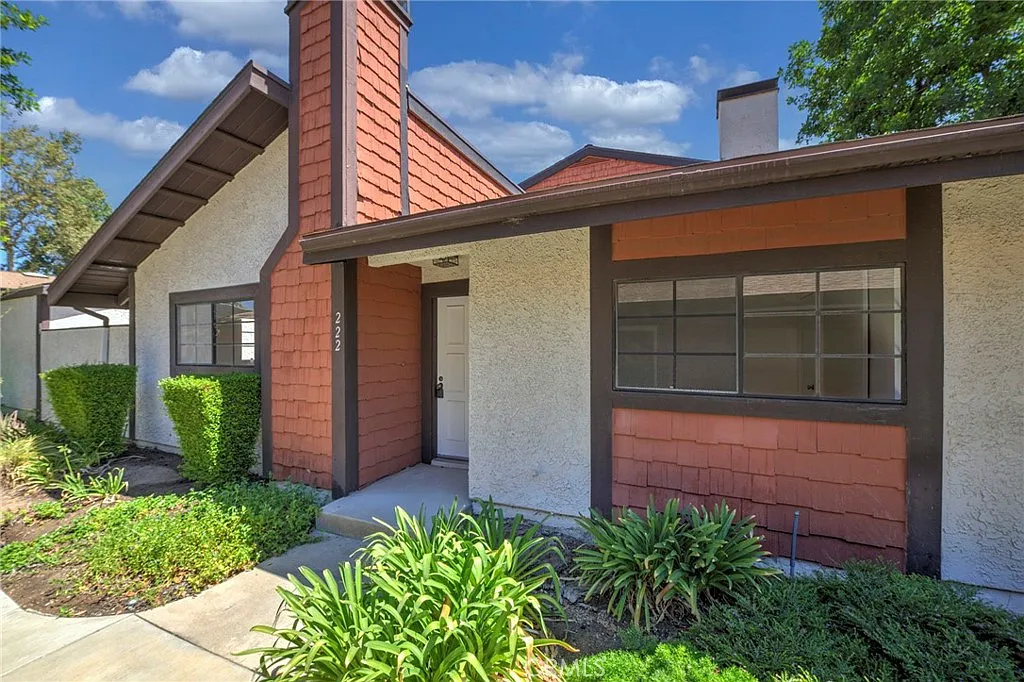 3 bed, 1206 sqft, $4,150 — Photo 3