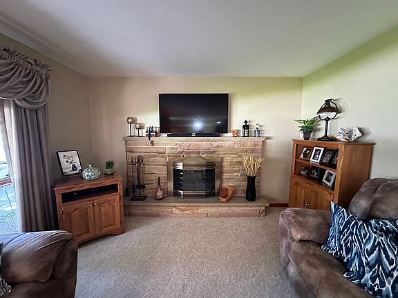 3rd image of 802 Glenwood Dr