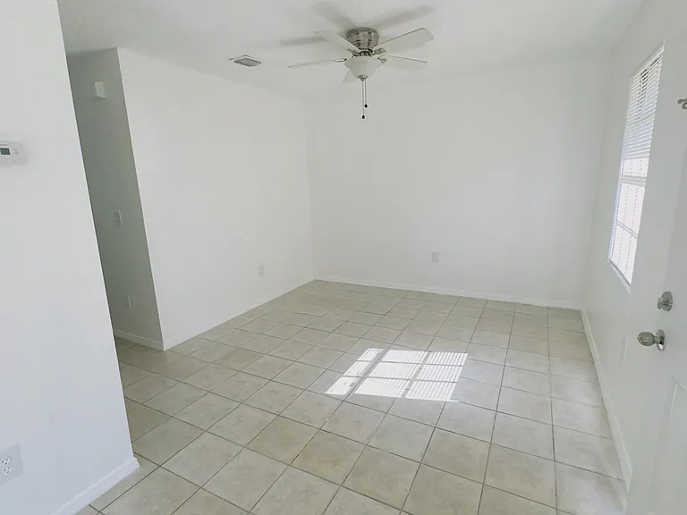 825 W 1st St #3 — Photo 5