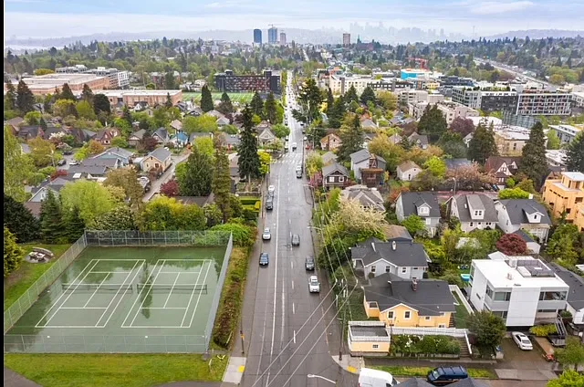 Close to downtown, Greenlake, and shopping.