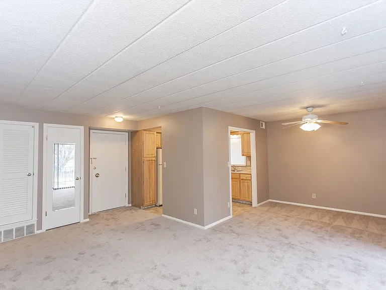 Montclair Place — Photo 27