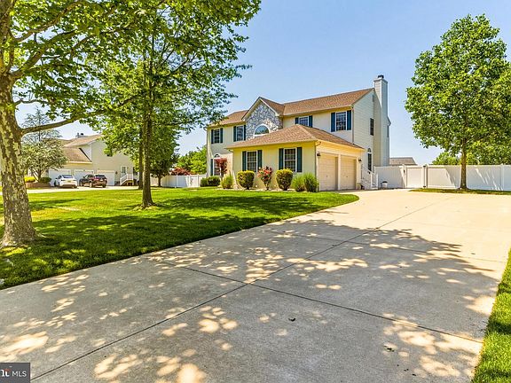 4th image of 42 Bryces Ct