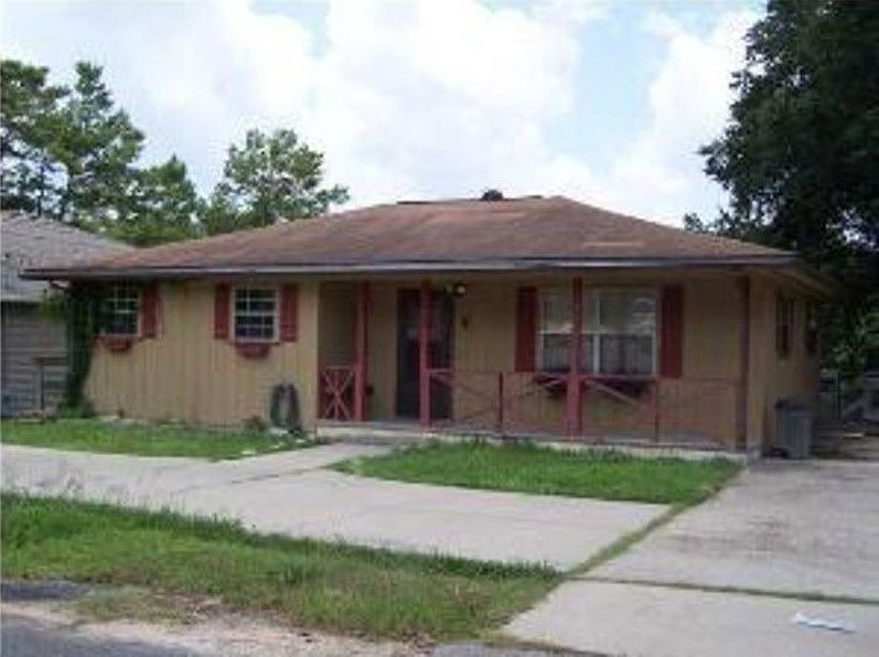 1st image of 416 Escanaba Ave