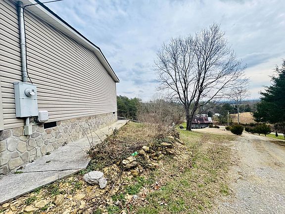 3rd image of 76 N Bays Mountain Rd