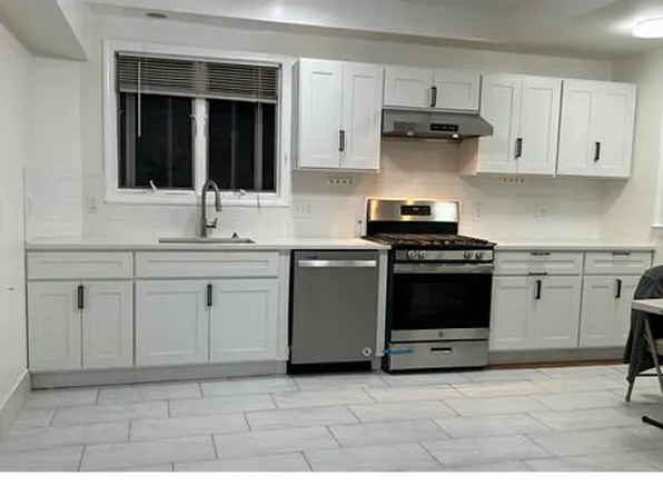 14 Andrew St, Everett, MA 02149