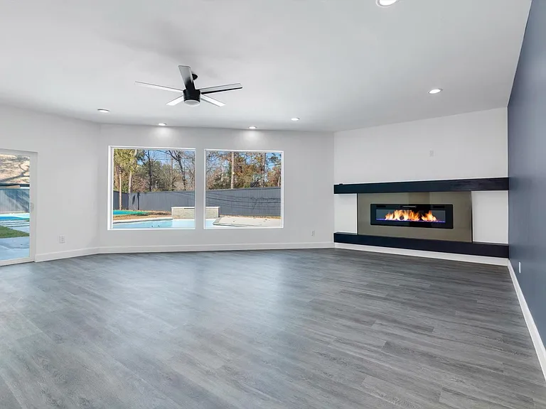 12564 Memorial Dr — Photo 19