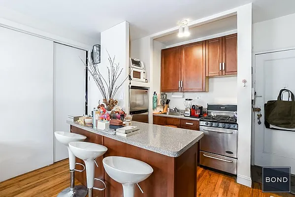 Rented by Bond New York | media 8