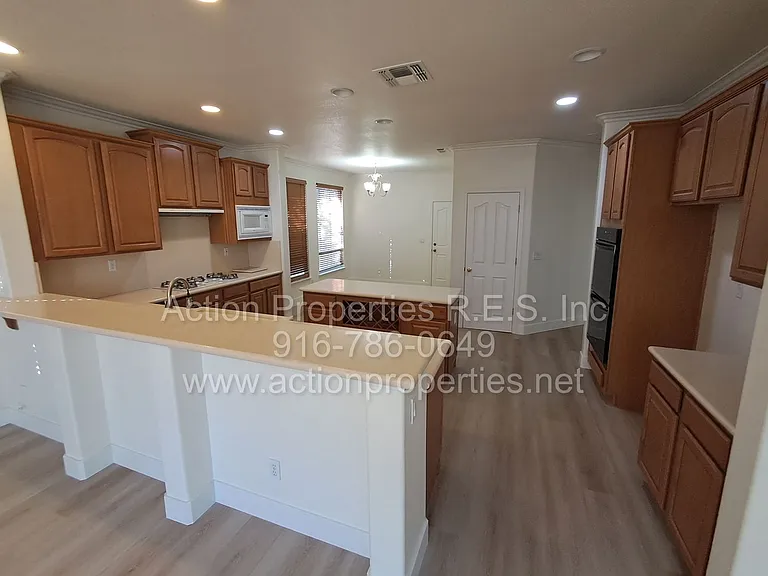 6145 Crater Lake Dr — Photo 40