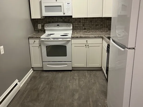 16171 E Eleven Mile Rd #1A, Roseville, MI 48066