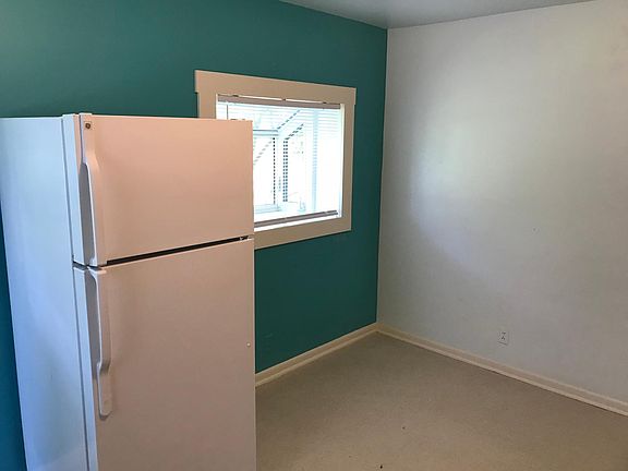 Kitchen, garden window/dining area