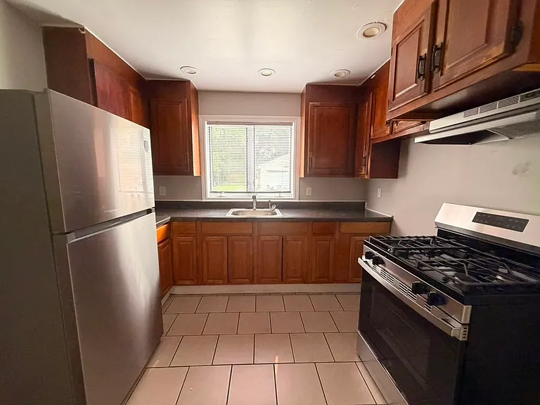 90 Orchard St #1A — Photo 1