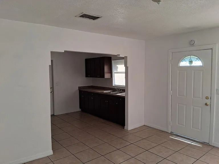 6812 Thomas Cir — Photo 2