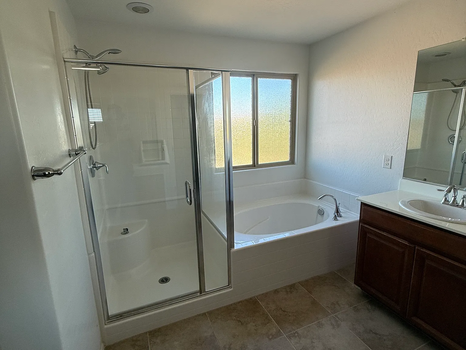3 bed, 2173 sqft, $1,100 — Photo 3