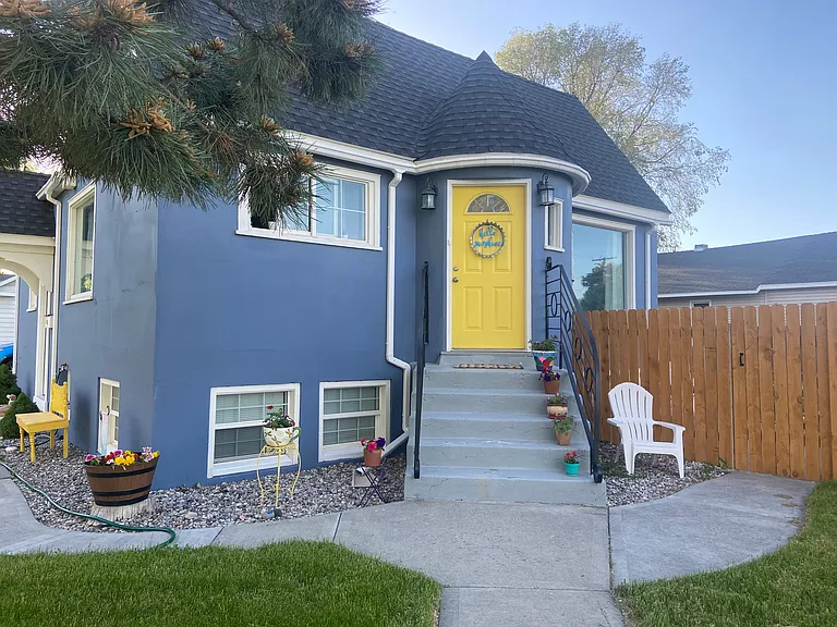 302 W Main St — Photo 1