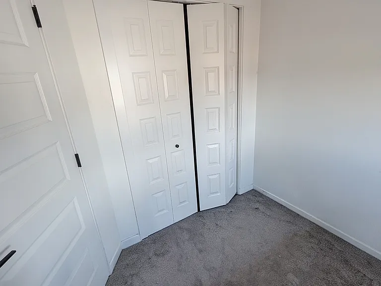61 Silverton Glen Gate SW — Photo 18