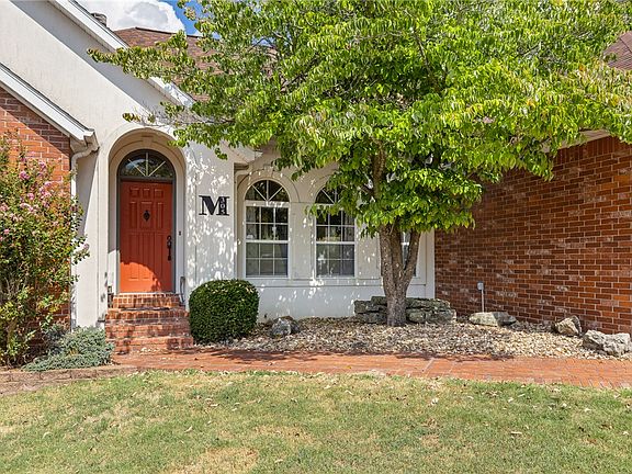 3rd image of 305 Pebble Beach Dr