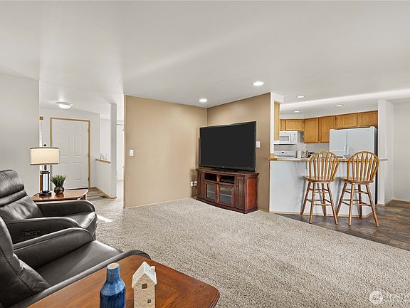 3rd image of 12817 225th Street Ct E