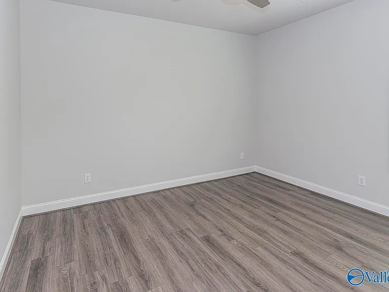 125 River Springs Ct — Photo 8