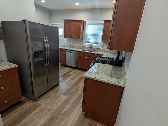 4th image of 2238 N Kenwood Ave #2238