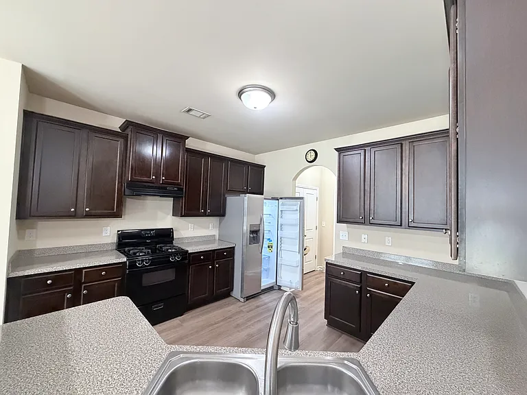 206 Highland Village Ln — Photo 22