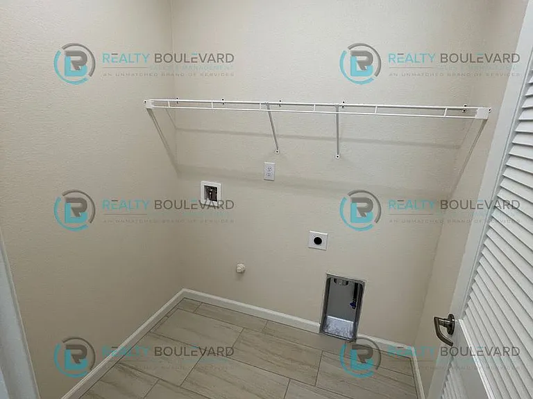 925 W End St — Photo 28