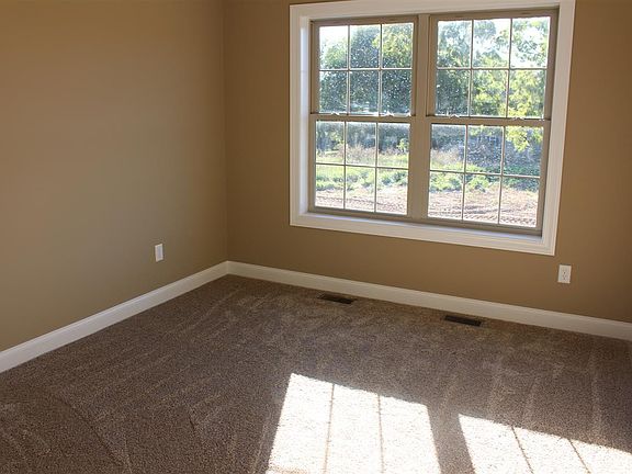 5th image of 789 Meadow Ct #16