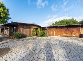 195 Ramoso Rd, Portola Valley, CA 94028