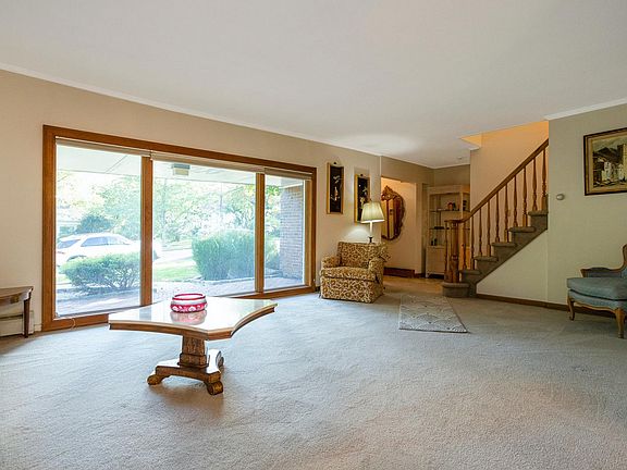 4th image of 85 Croyden Ave
