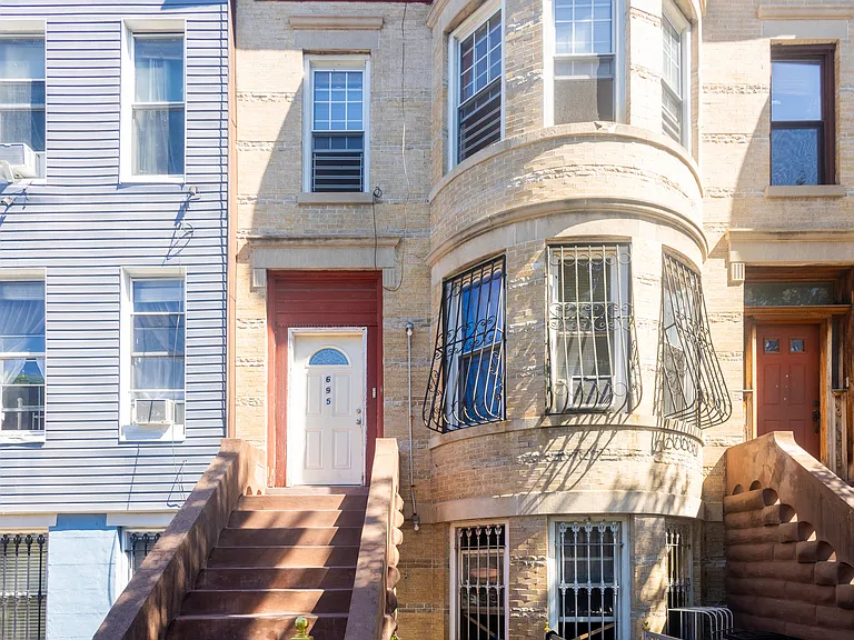 695 Macdonough St #2 — Photo 12