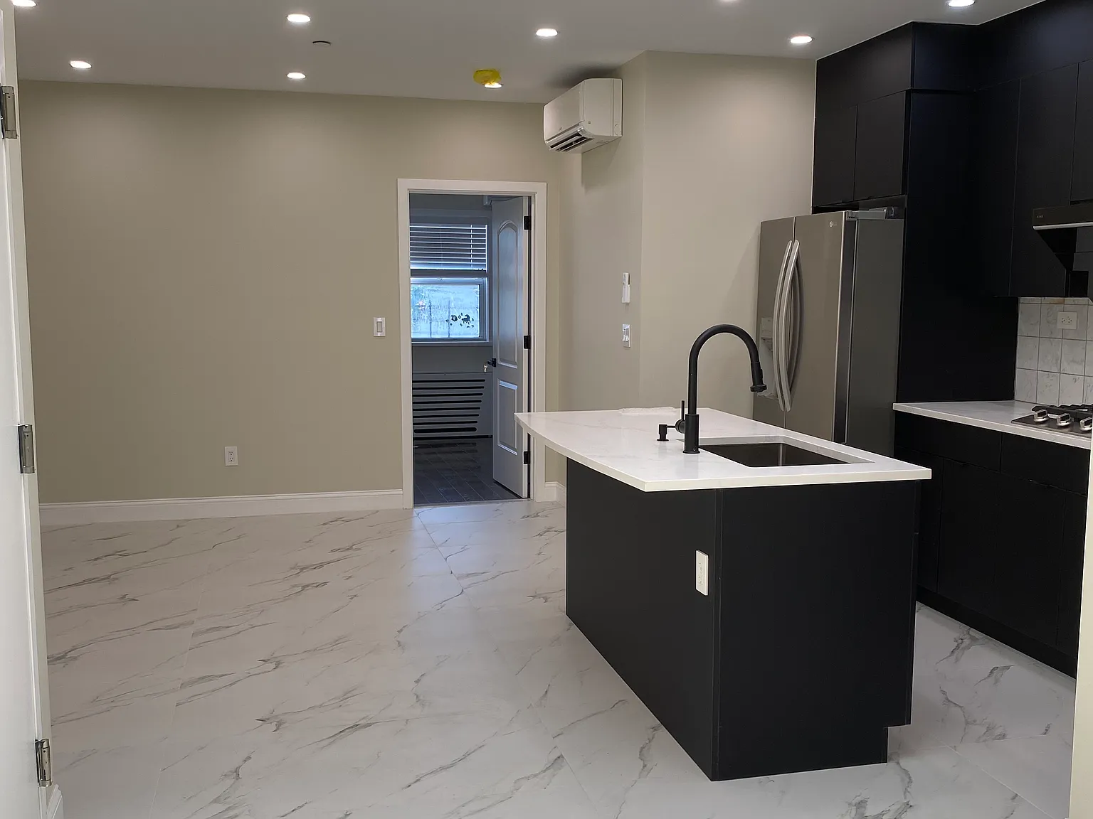 3 bed, 800 sqft, $2,950 — Photo 4