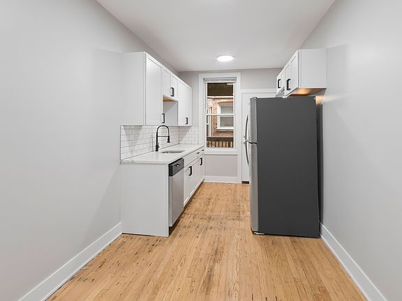 3rd image of 7377 N Damen Ave APT I2