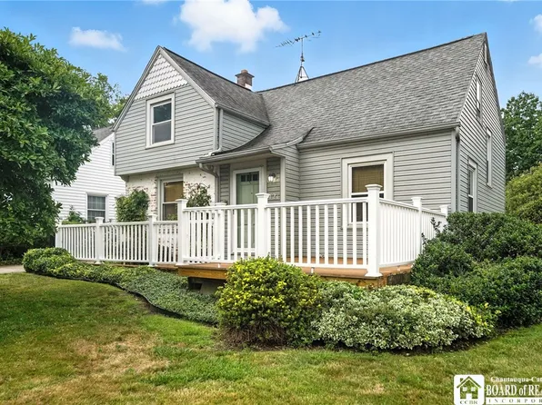 421 Lamarck Dr, Cheektowaga, NY 14225