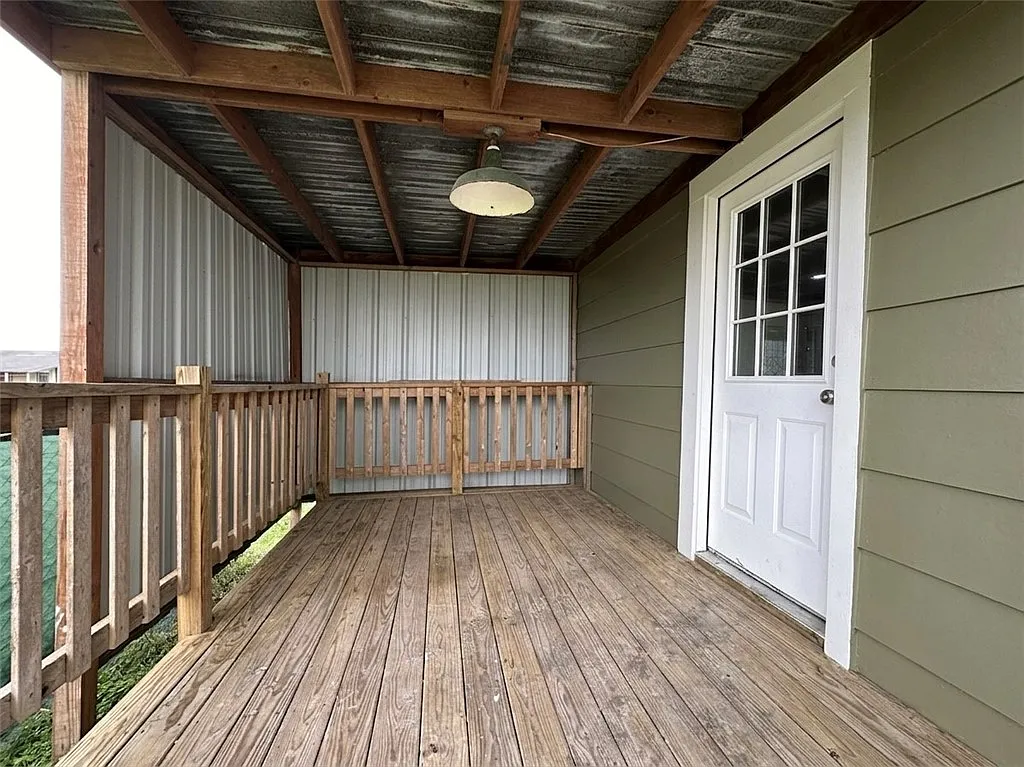 4 bed, 1.0 bath, 1700 sqft, $2,300 — Photo 4