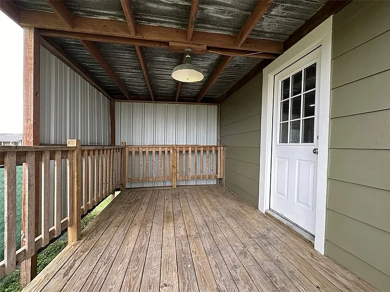 1202 Main Dr — Photo 4