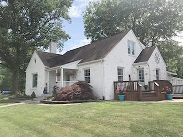 409 SE 5th St, Fairfield, IL 62837