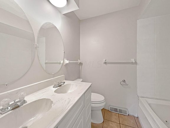 5th image of 1300 Knollwood Dr E