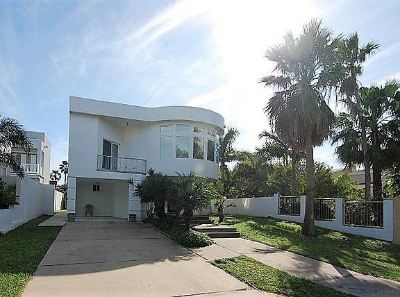 2nd image of 215 W Campeche St