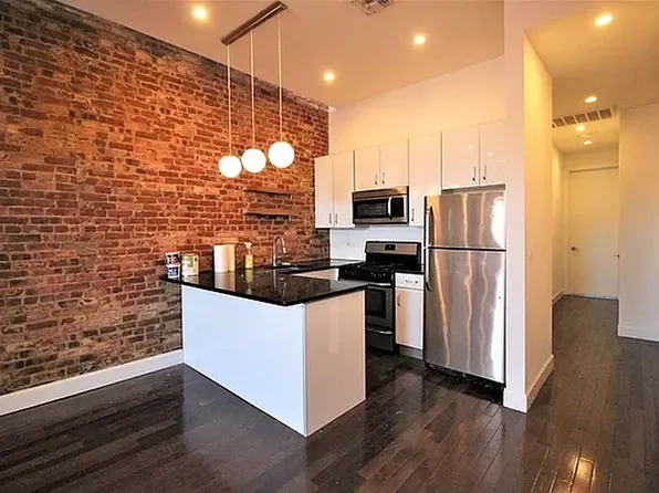 600 Quincy Street image 1 of 7