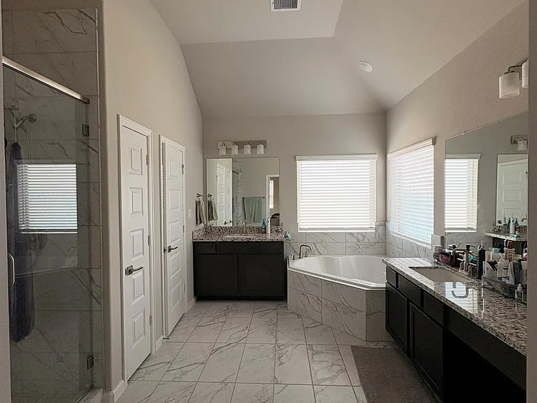 11904 Lawton Creek Ln — Photo 8