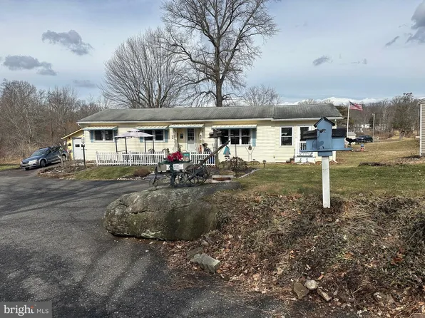 4 Holly Ter, Quakertown, PA 18951