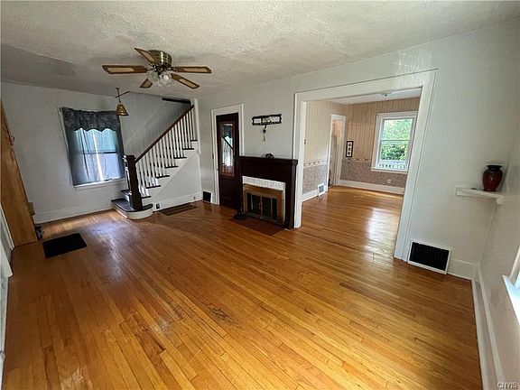 4th image of 247 Markland Ave